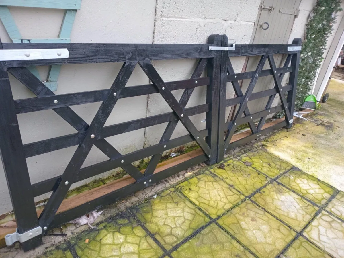 Timber gates - Image 3