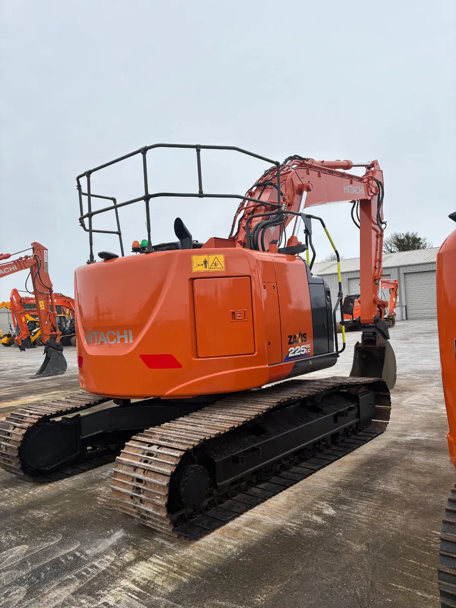 HITACHI ZX225-6 - Image 3