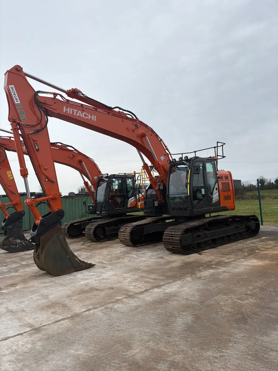 HITACHI ZX225-6 - Image 2