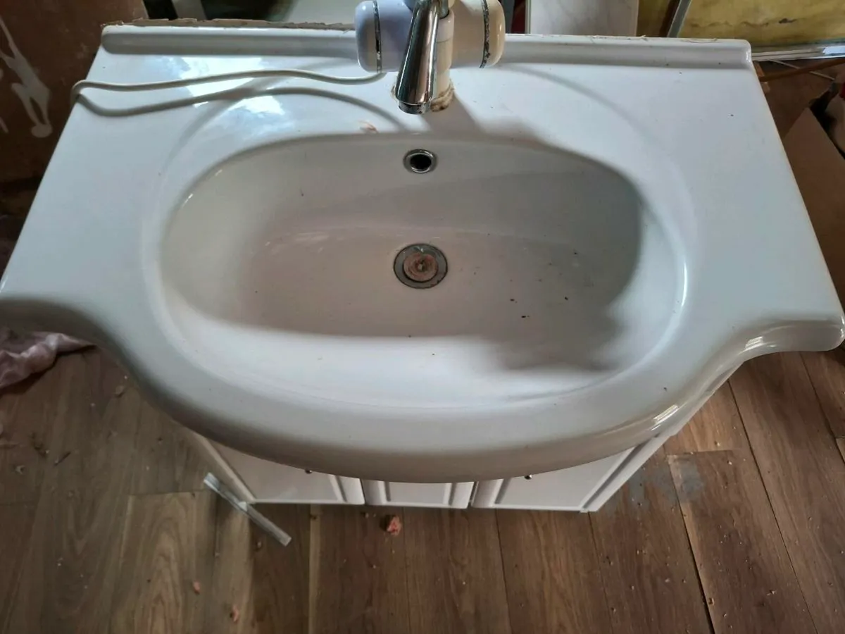 Bathroom vanity unit - Image 1