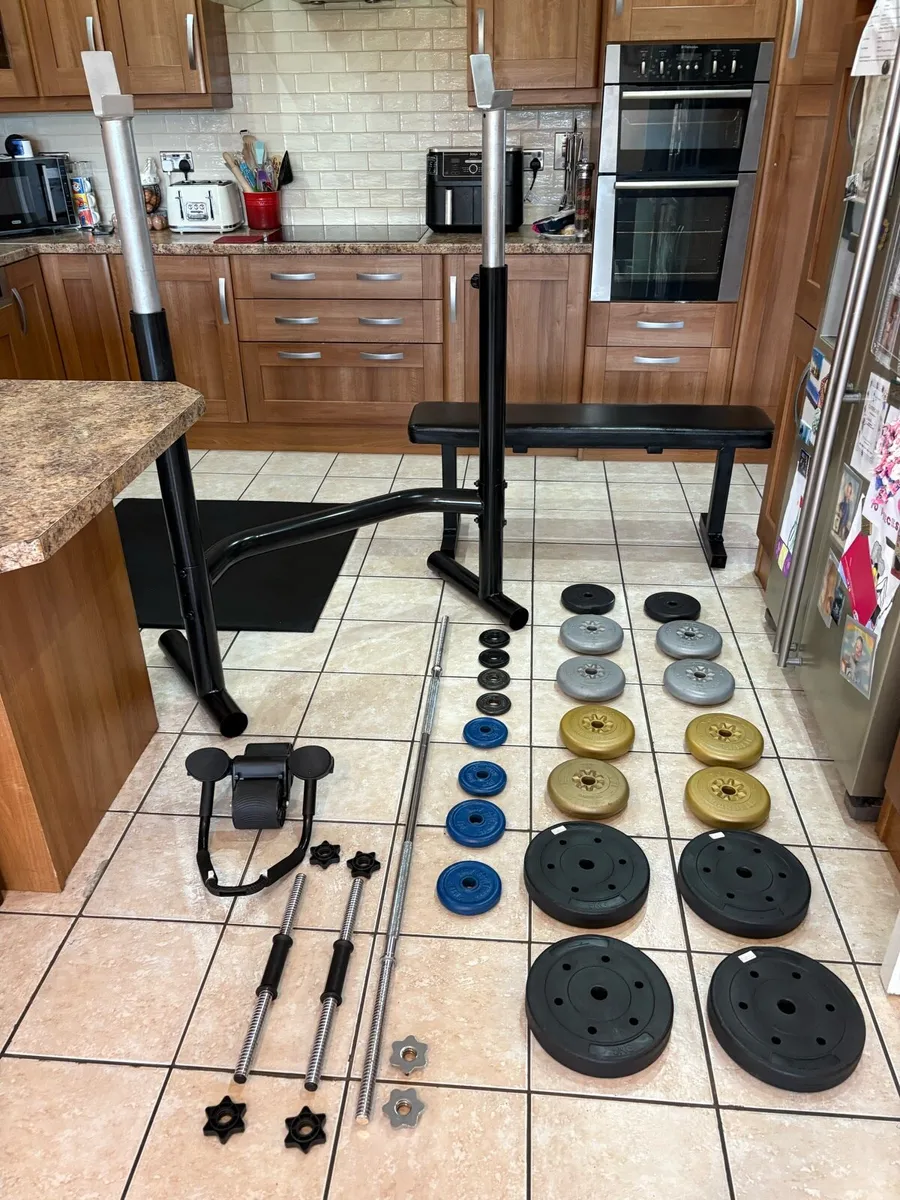 NICE GYM WEIGHT SET, BENCH, SQUAT RACK, WEIGHTS!! - Image 1