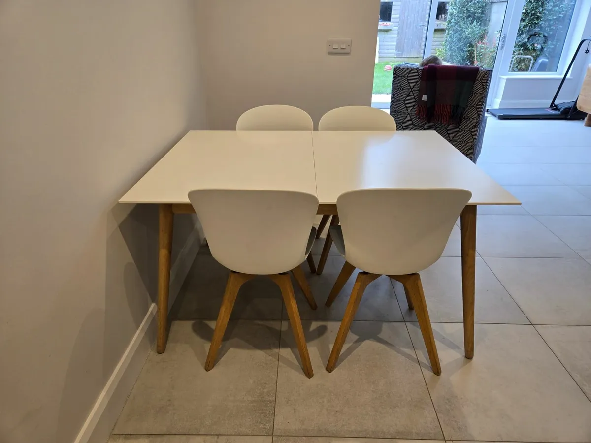 Dinner table - Image 2