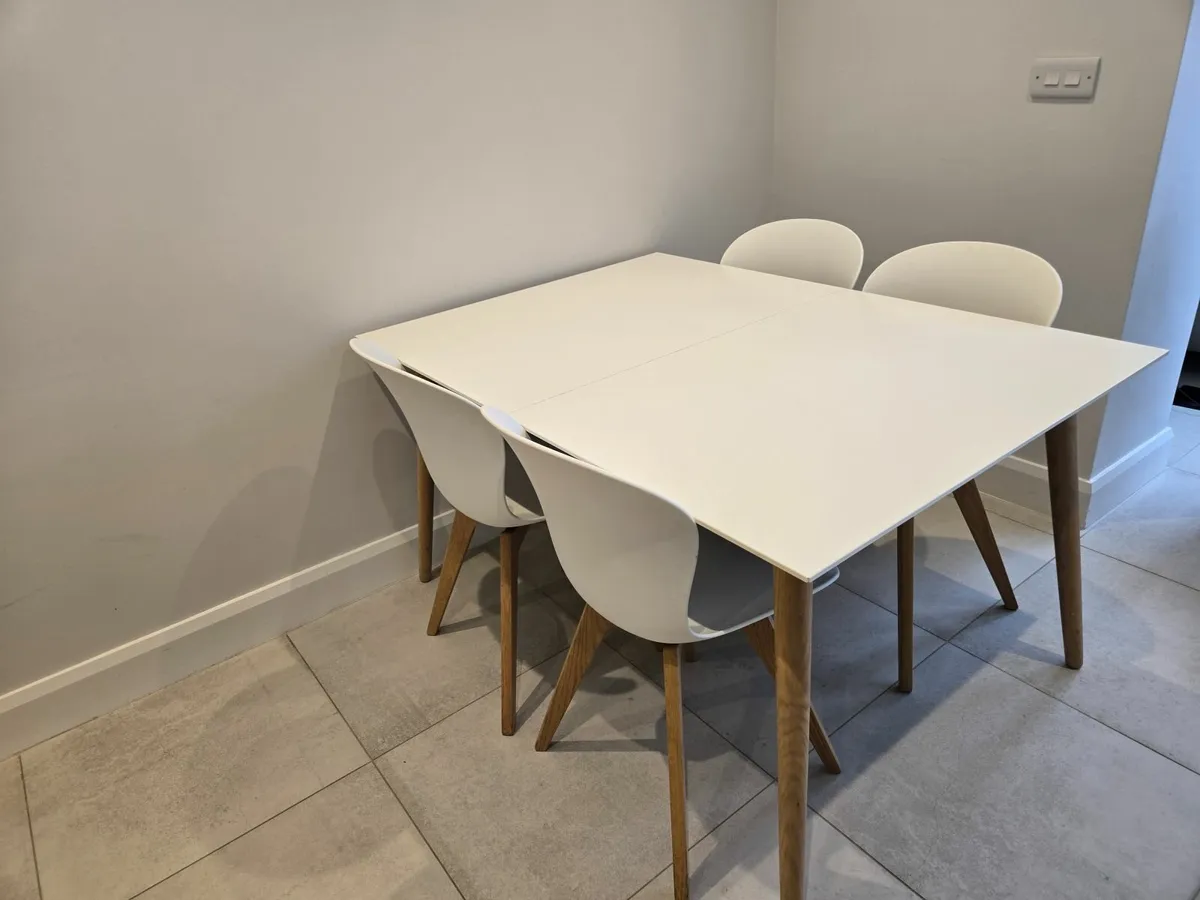 Dinner table - Image 4