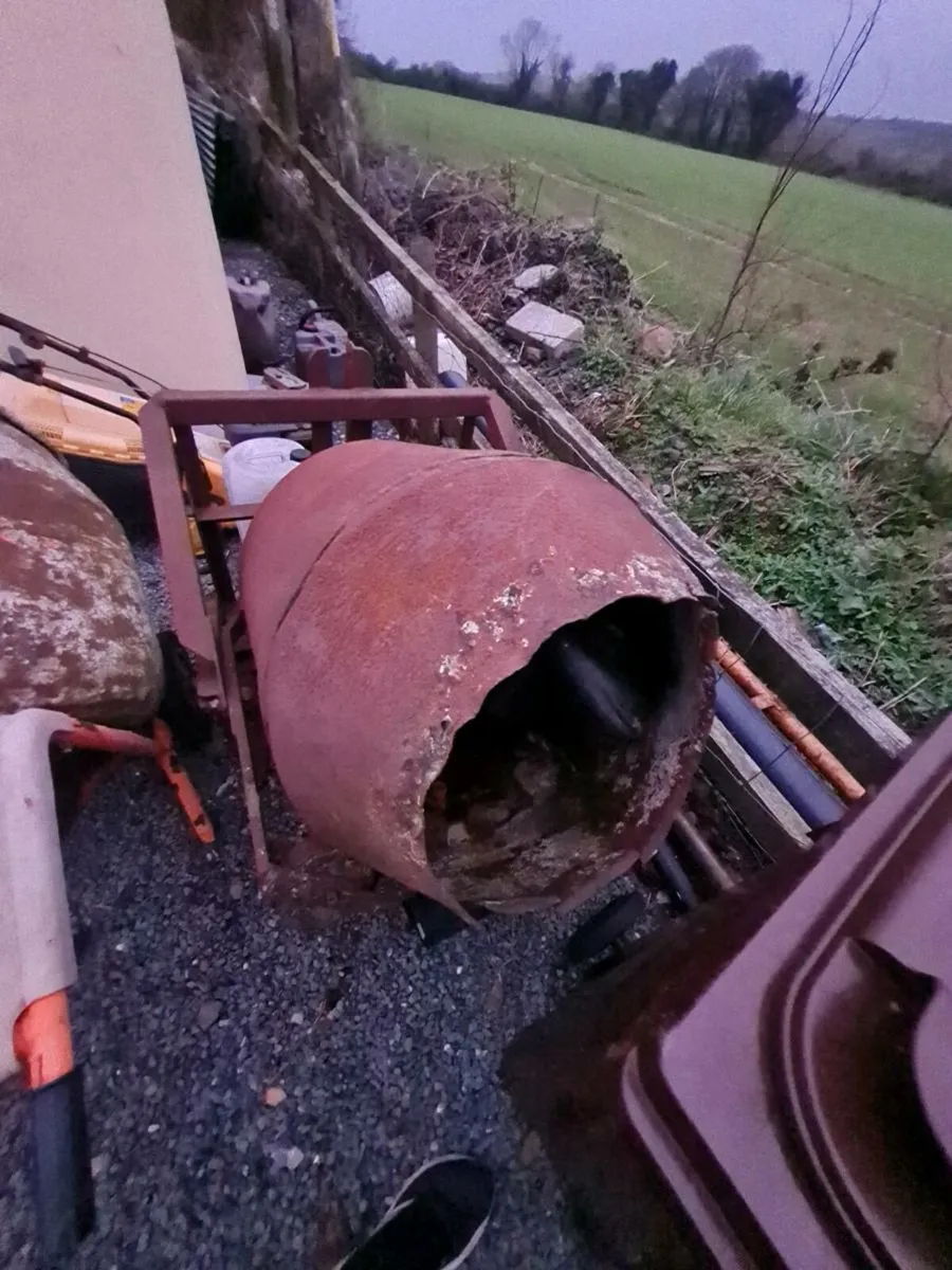 Cement mixer - Image 1