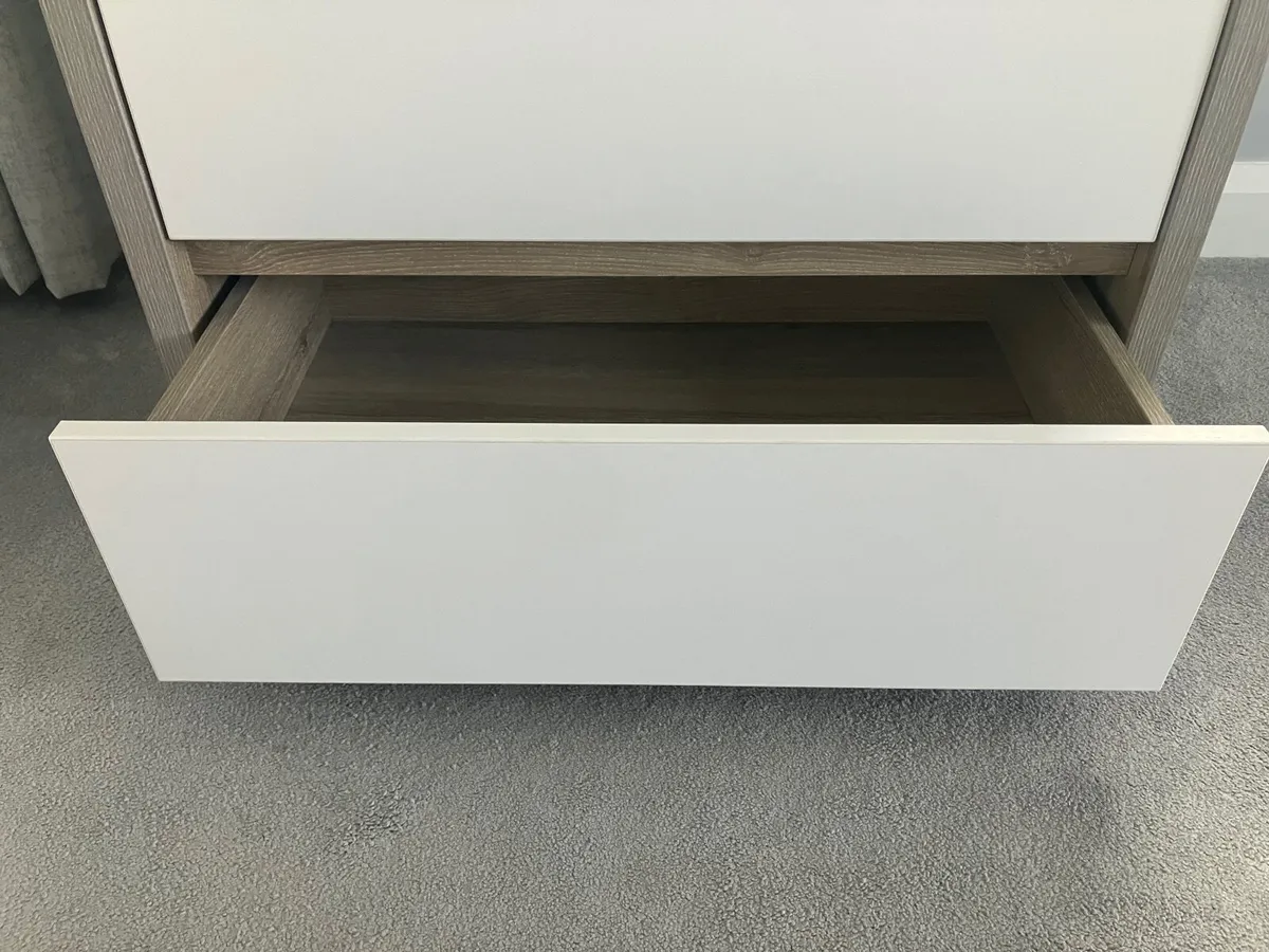 Baby changing unit with chest of drawers - Image 2