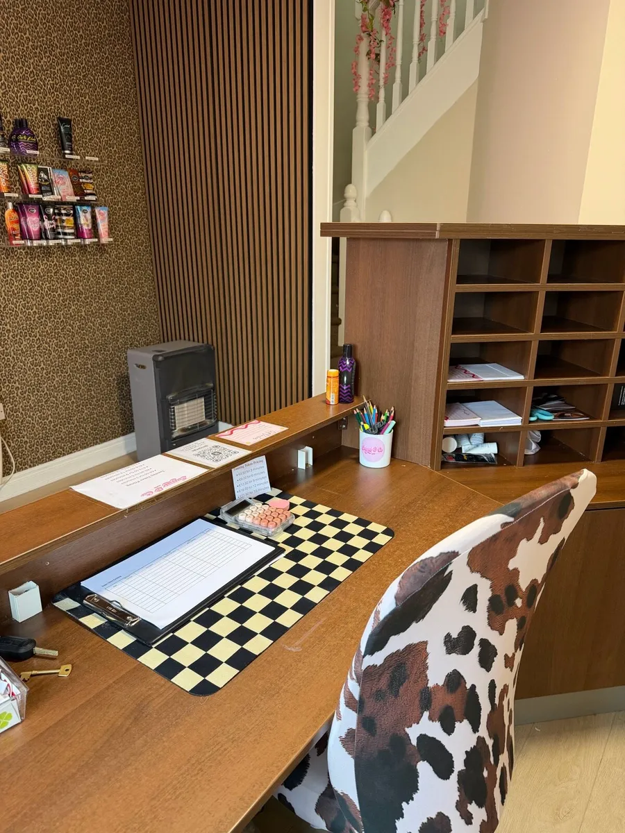 Reception Desk - Image 4