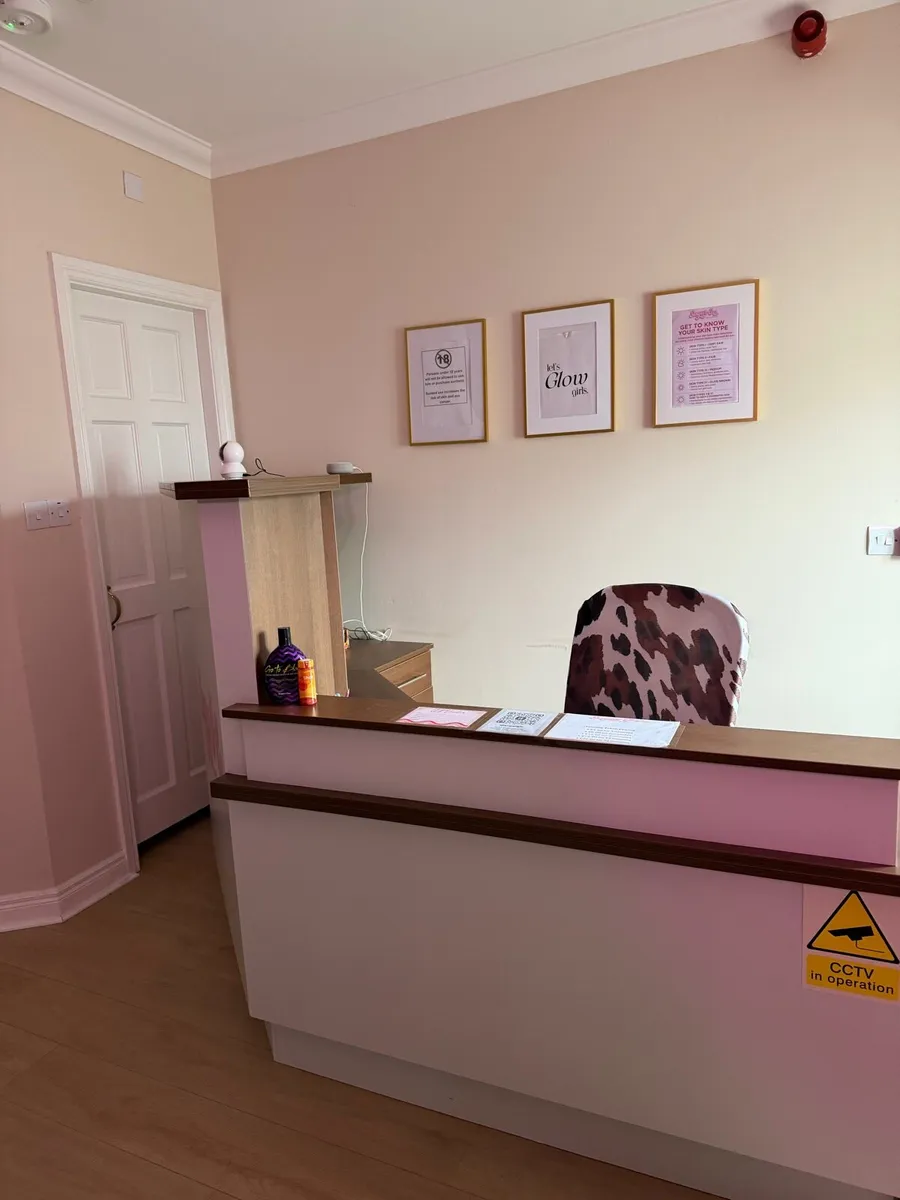 Reception Desk - Image 3