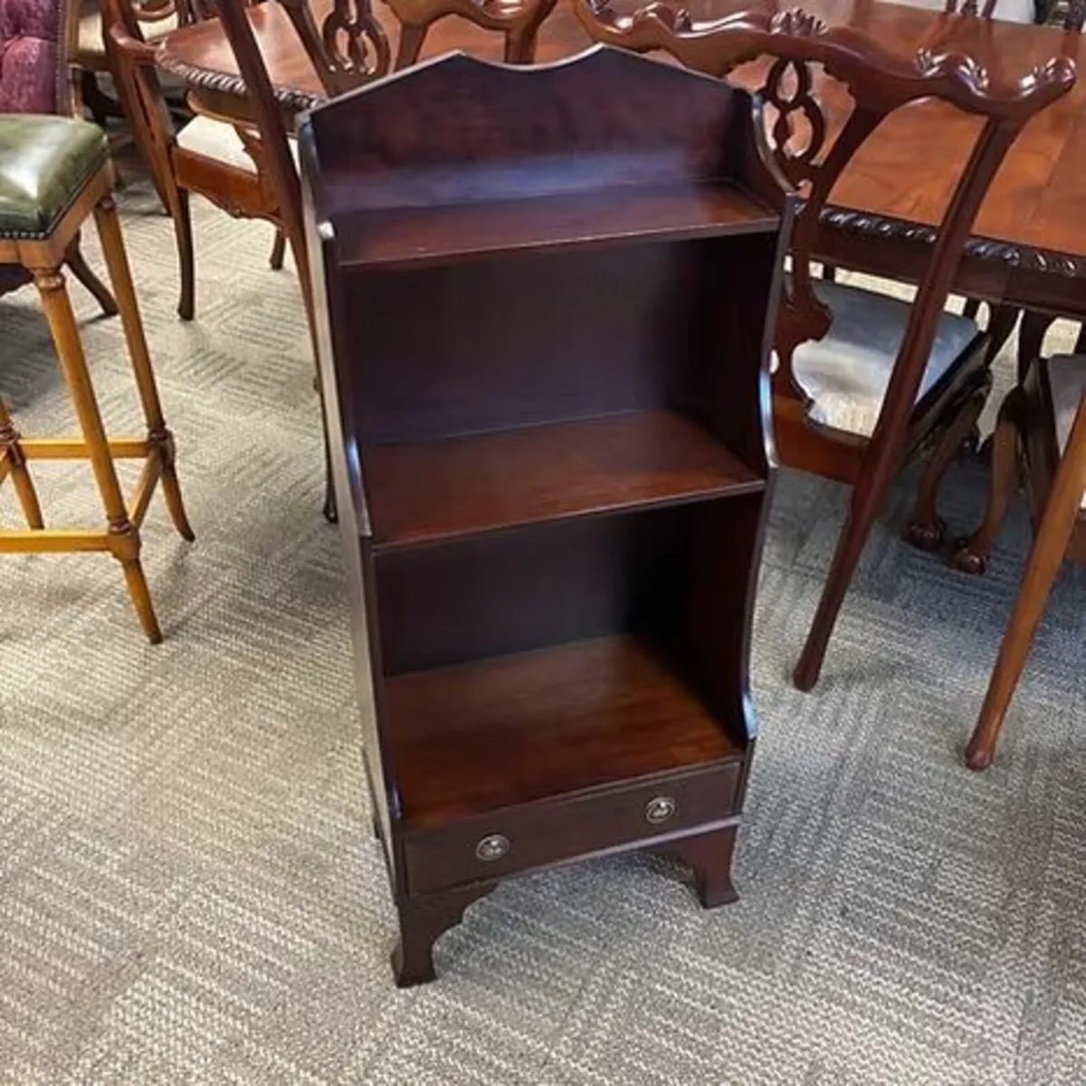 Stunning mahogany waterfall shaped front tier open