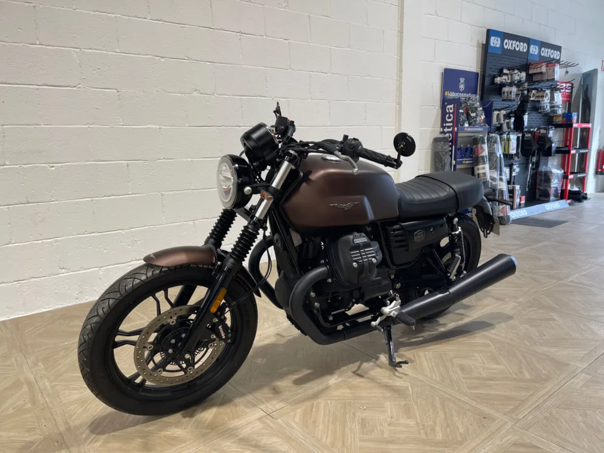 MOTO-GUZZI V7 Stone 2019 - Image 4