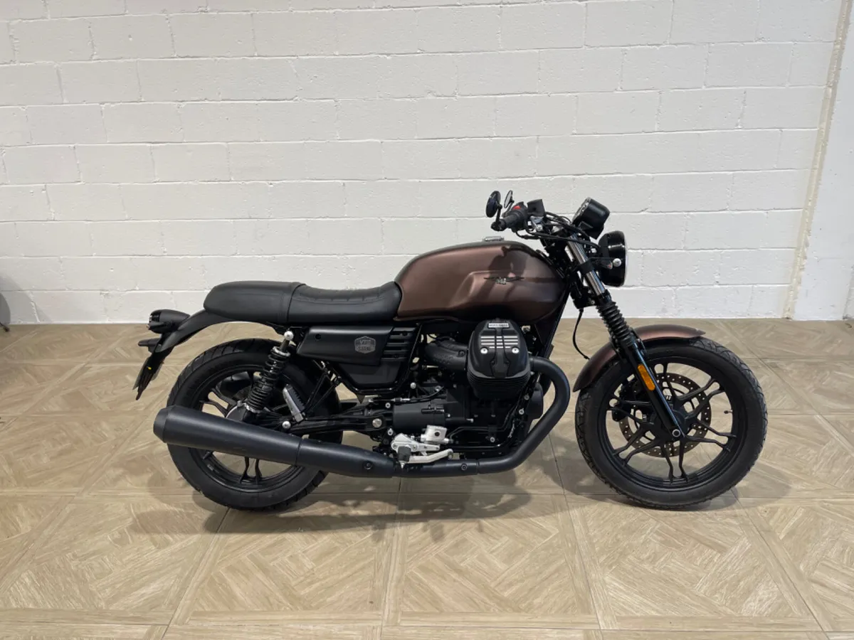 MOTO-GUZZI V7 Stone 2019 - Image 2