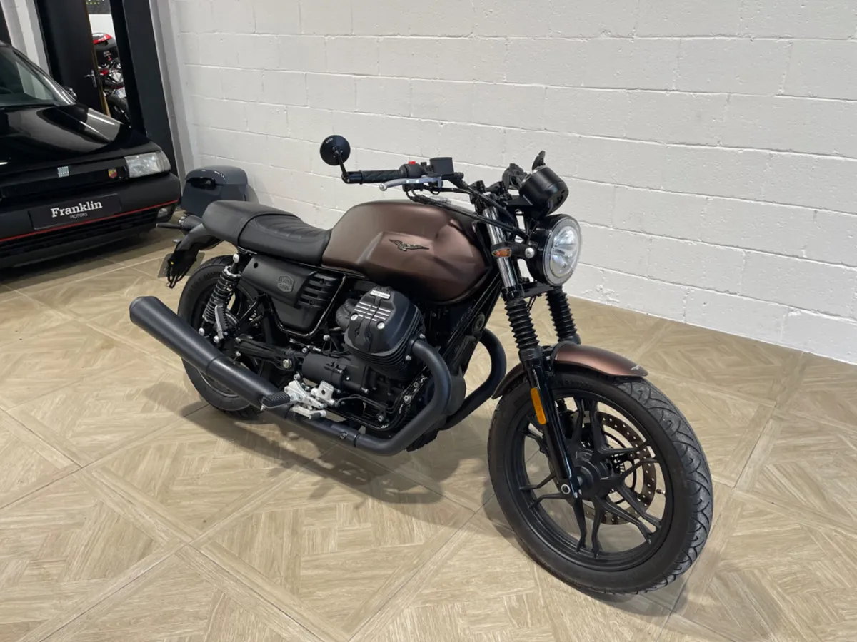 MOTO-GUZZI V7 Stone 2019 - Image 1