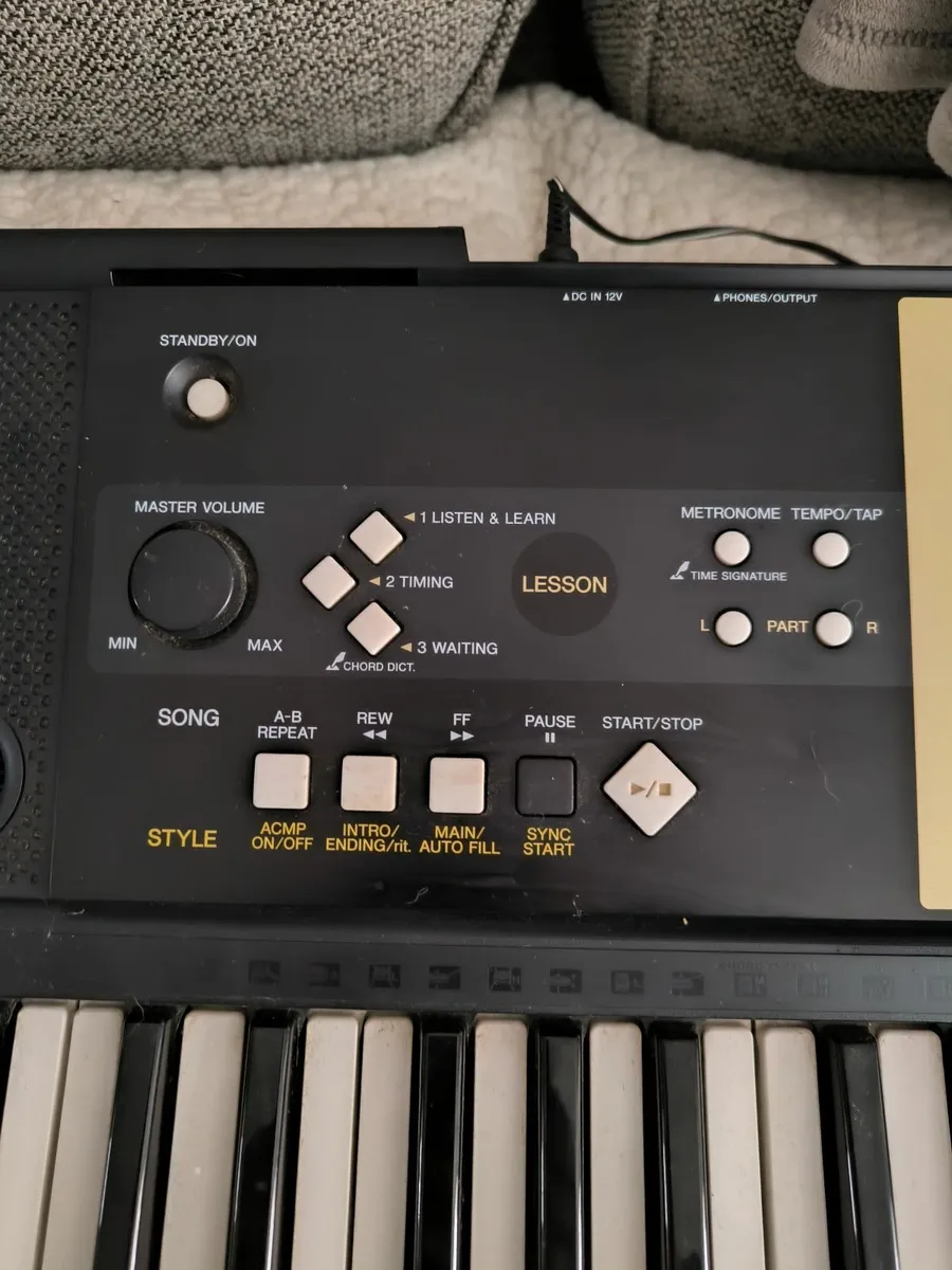 Yamaha Keyboard YPT-220 - Image 4