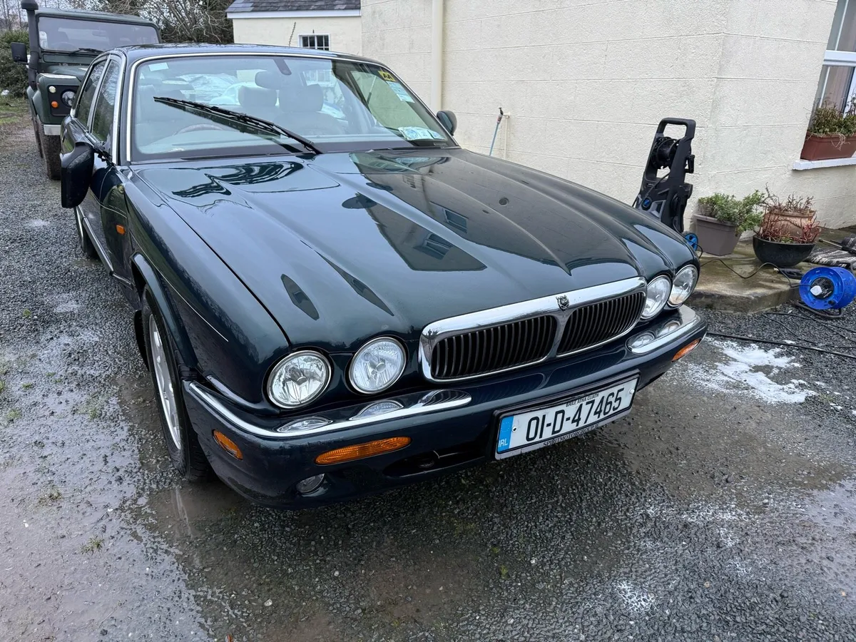 JAGUAR XJ8 - Image 1