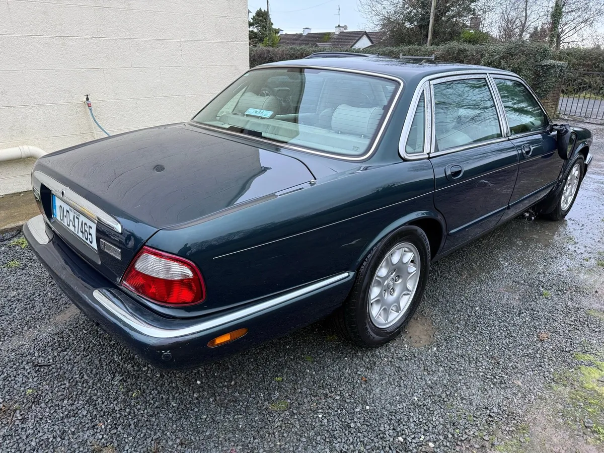 JAGUAR XJ8 - Image 4