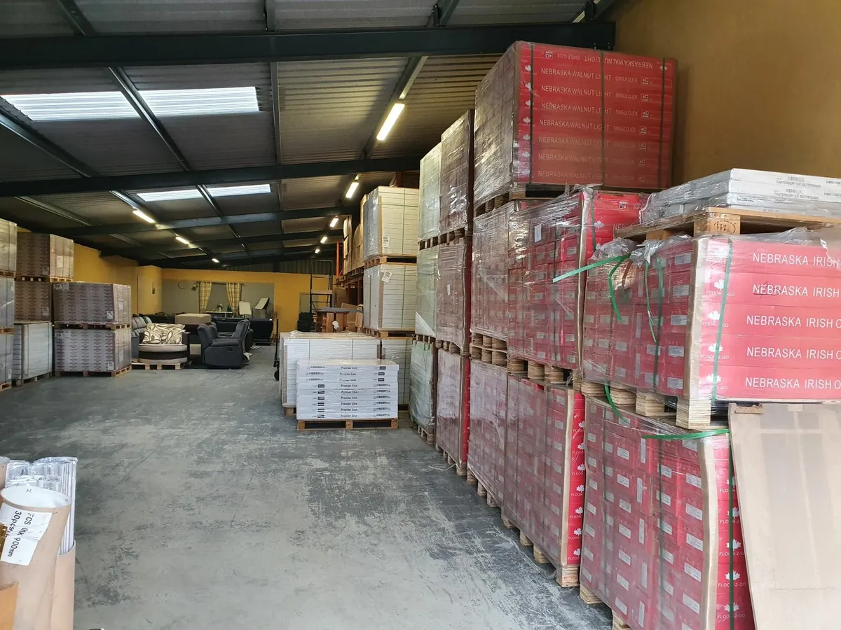 8mm laminated click flooring AC4 - Image 1