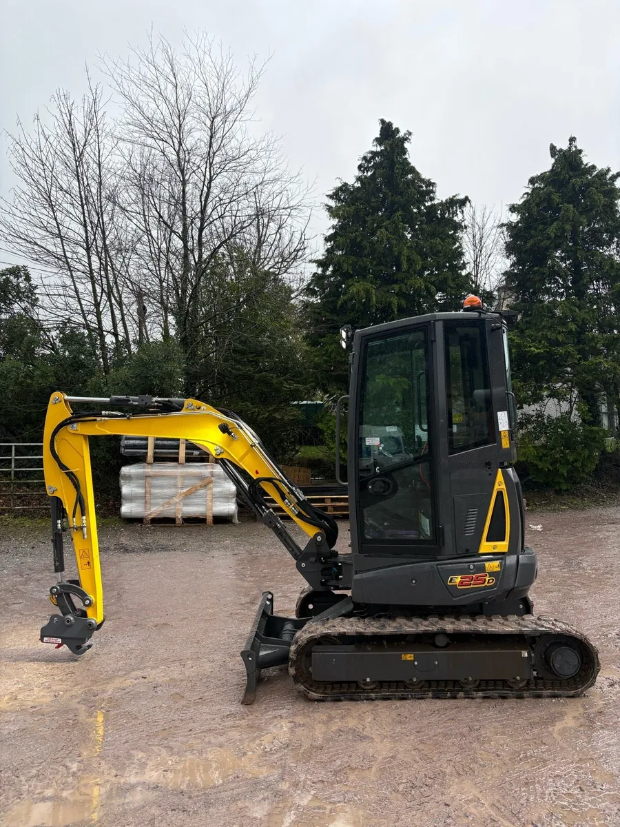 New Holland E25D - Image 1