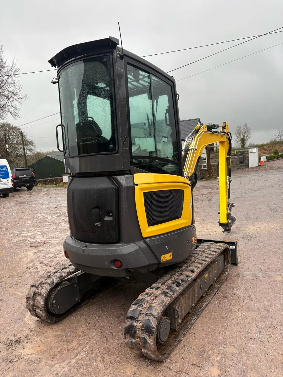 New Holland E25D - Image 3