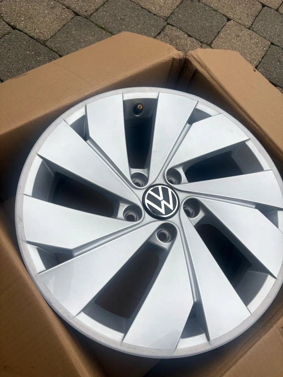 4 Volkswagen 17” alloys - Image 2