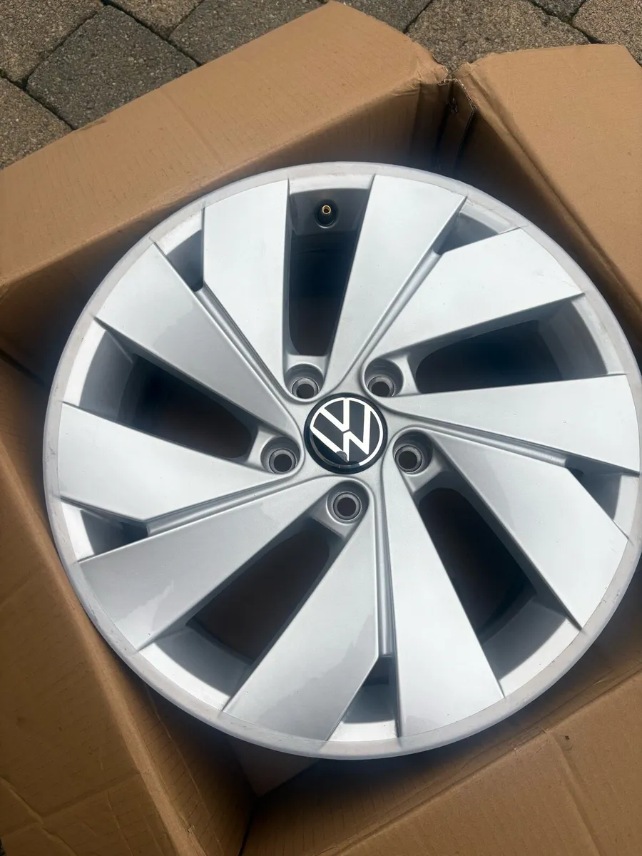 4 Volkswagen 17” alloys - Image 1