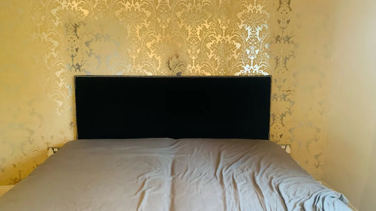 Super king bed or 2 singles - Image 1