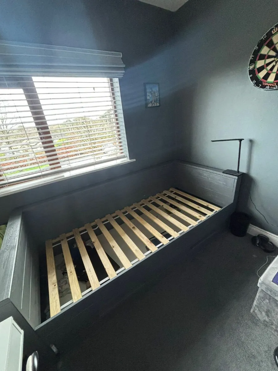Single bedframe - Image 1