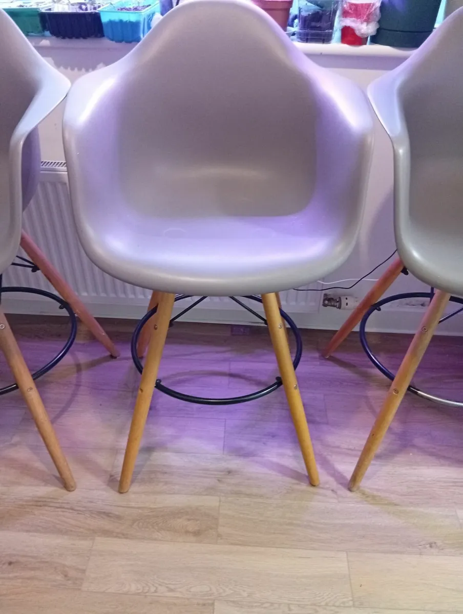 Luxury Quality Comfortable XL-Bar Stools set - Image 3