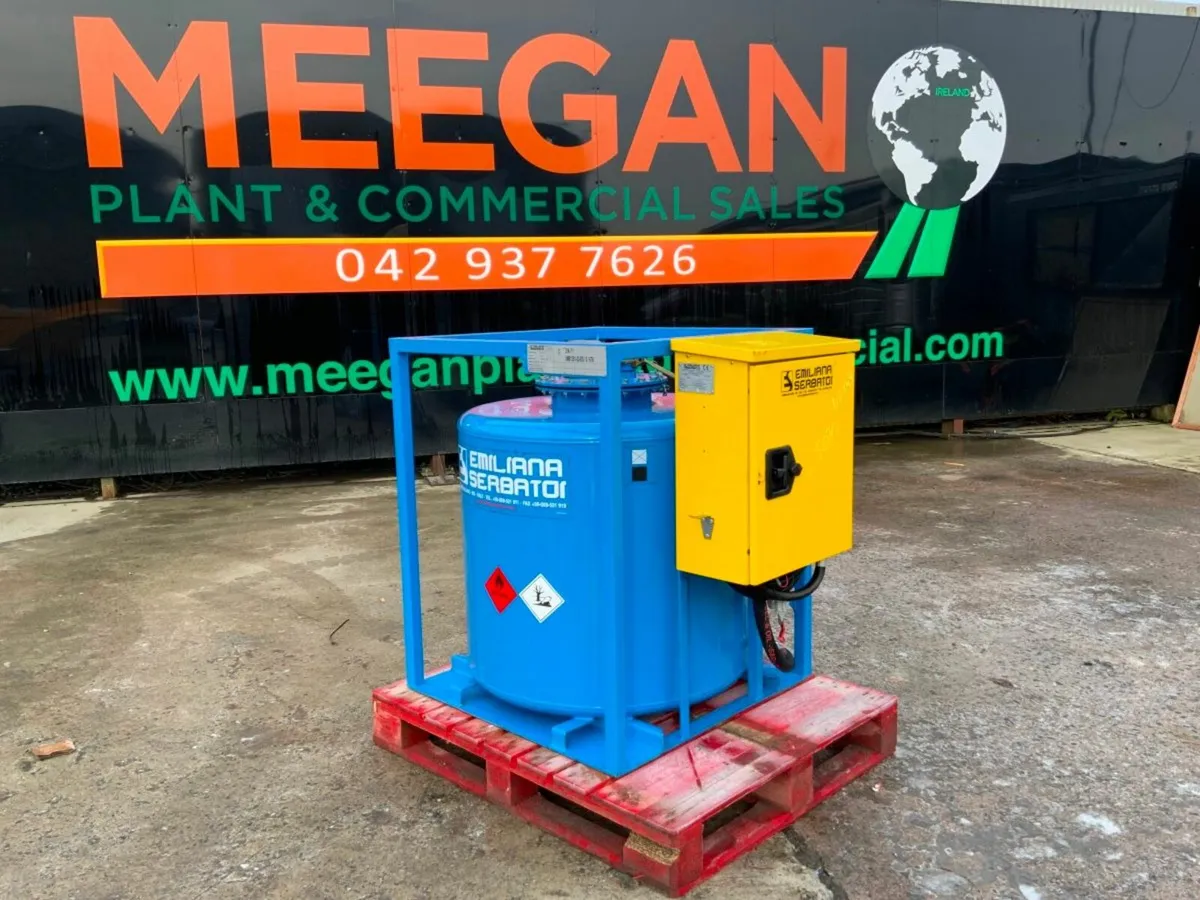 440lts FUEL BOWSER / STORAGE CUBE......2070h. - Image 1