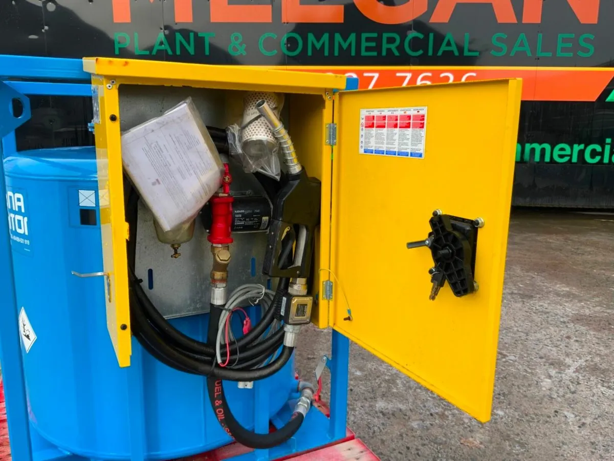 440lts FUEL BOWSER / STORAGE CUBE......2070h. - Image 2