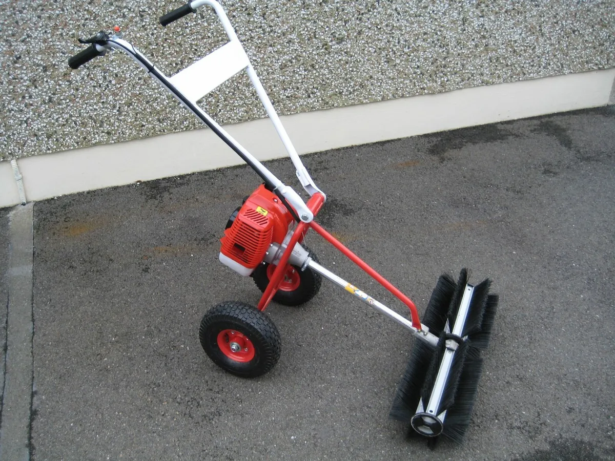powered sweeper - Image 1