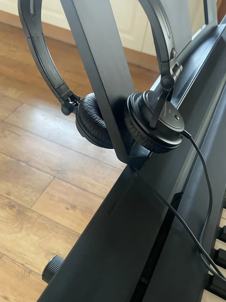 Yamaha Keyboard Piano - Image 3