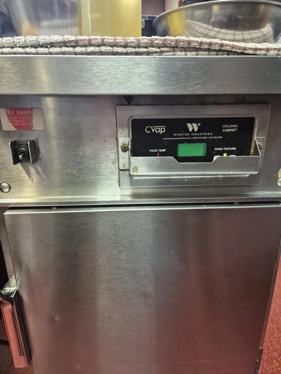 Winston holding cabinet - Image 1