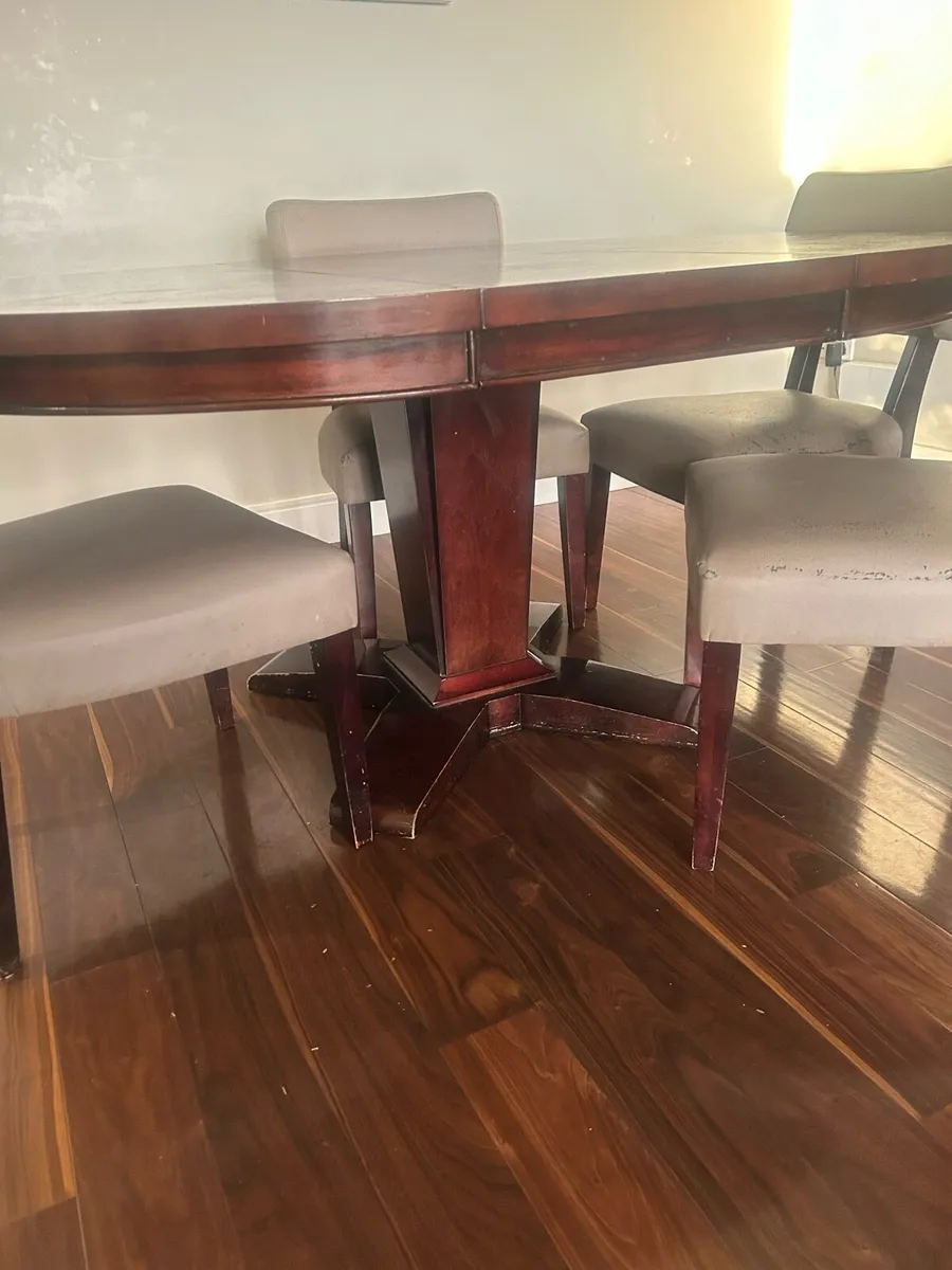 Table and 4 chairs - Image 3