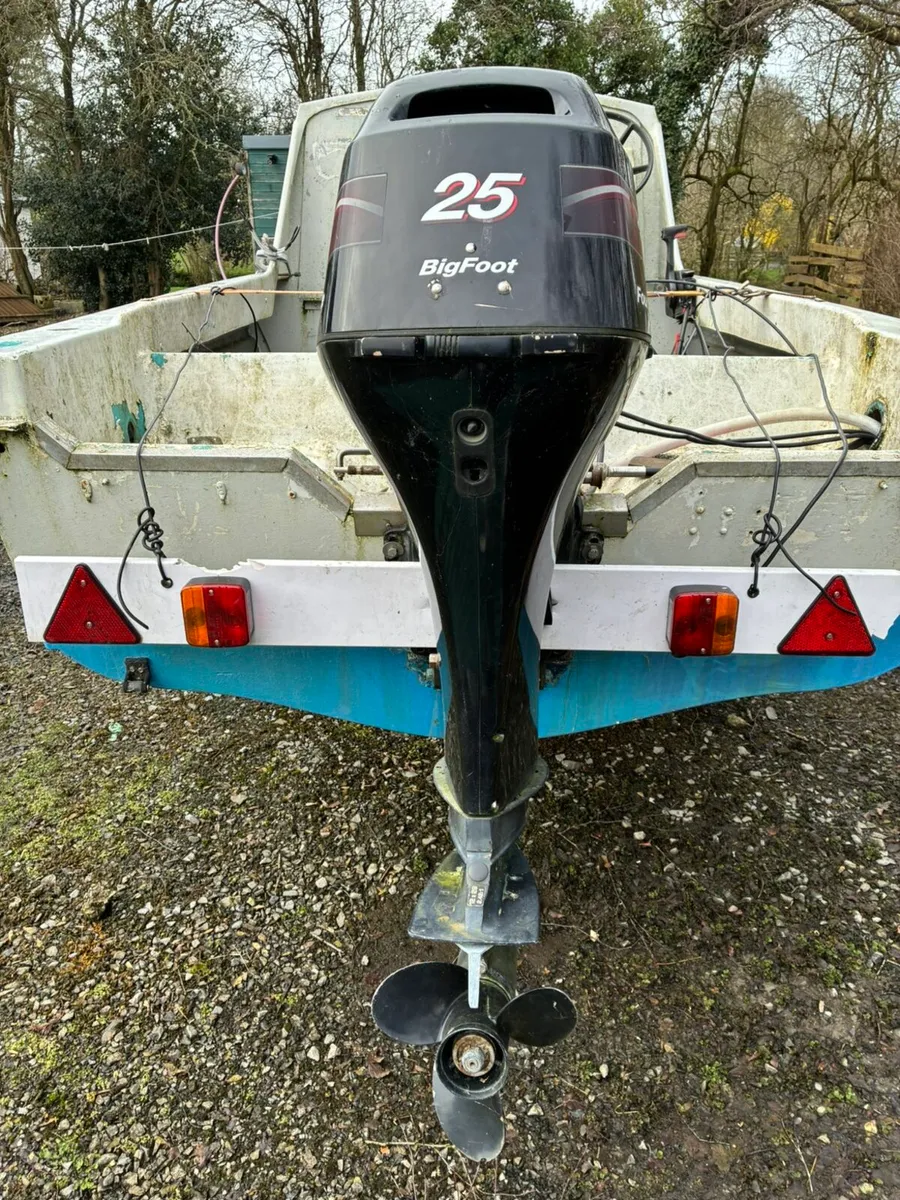 Boat with 25hp mercury want gone today - Image 4