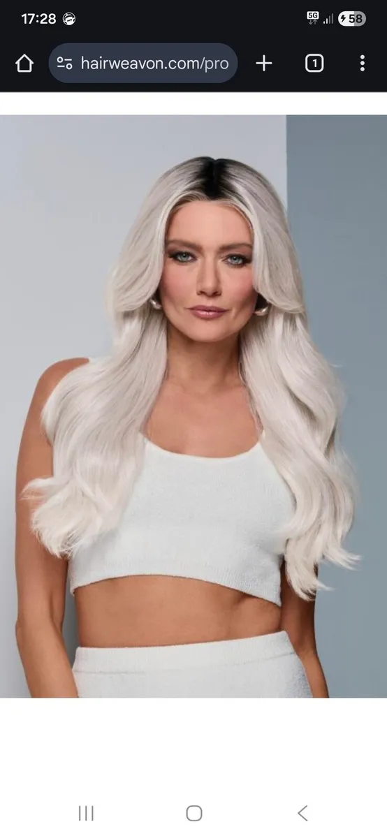 New Raquel Welch Que the Hue wig