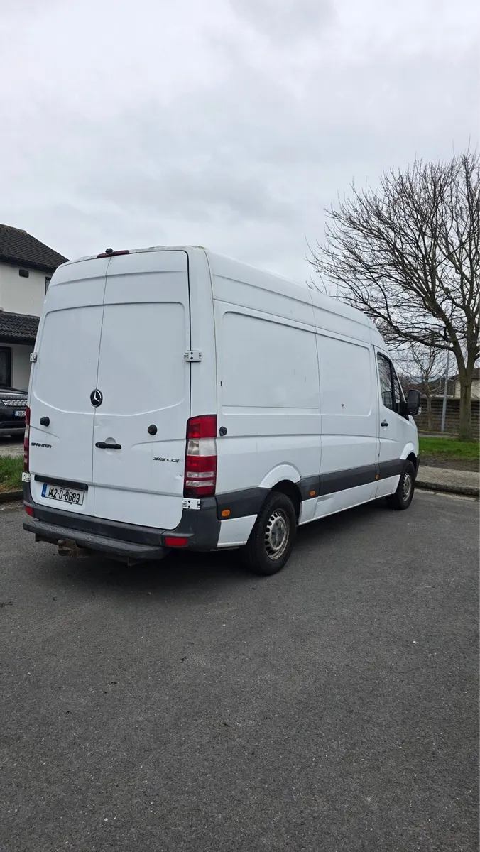 142 Mercedes Sprinter - Image 4