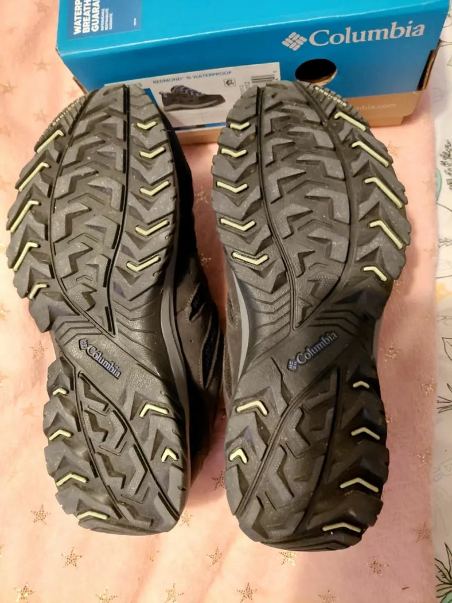Columbia  waterproof walking women's shoes - Image 3