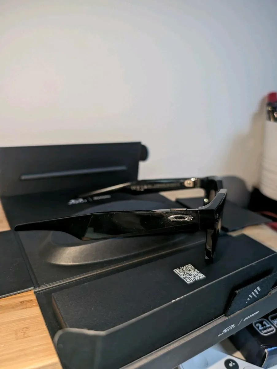 Oakley HSTN Meta Glasses - Image 3