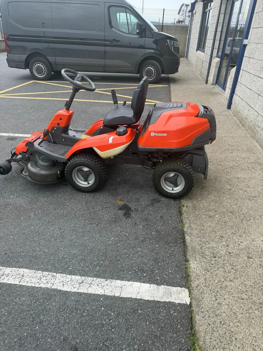 Husqvarna R214TC front deck ride on lawnmower - Image 3