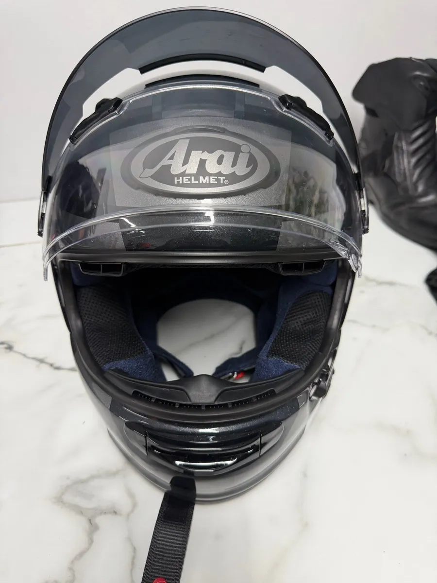 Arai Quantic FullFace Helmet - Image 2