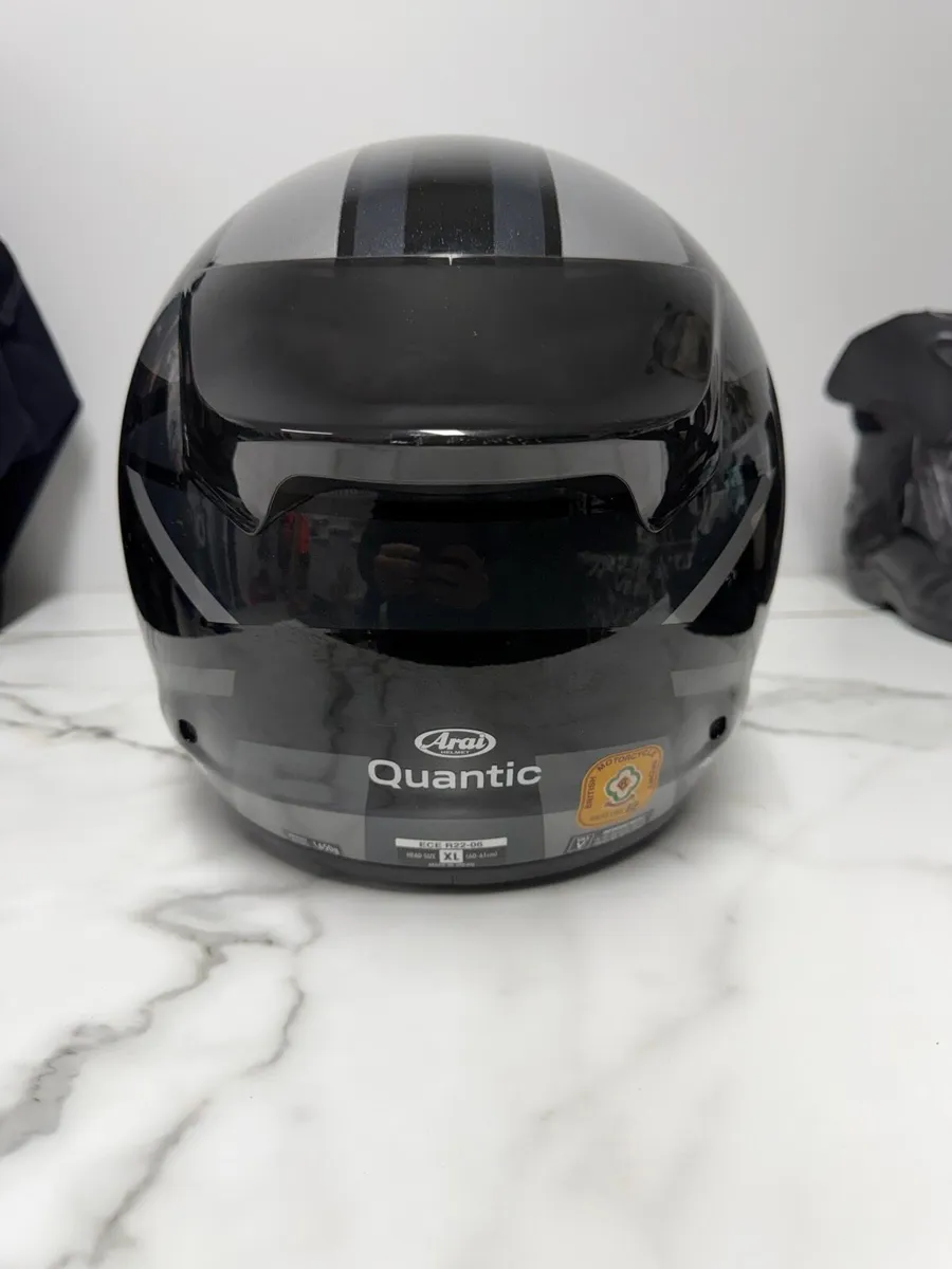 Arai Quantic FullFace Helmet - Image 4