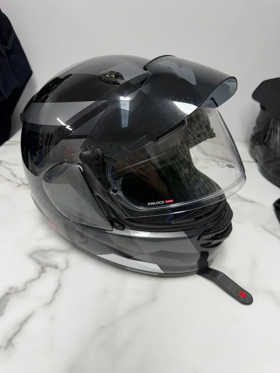 Arai Quantic FullFace Helmet - Image 3