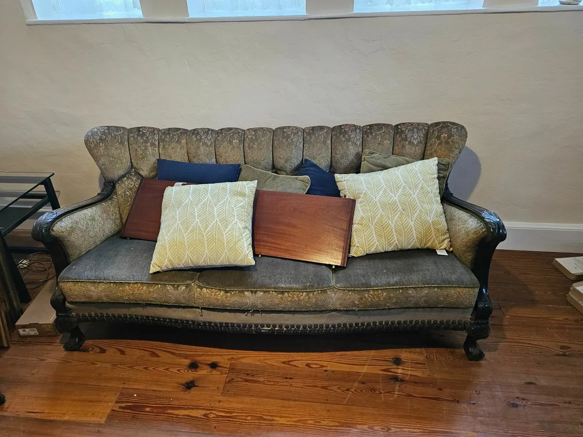 Suite and chairs - Image 2