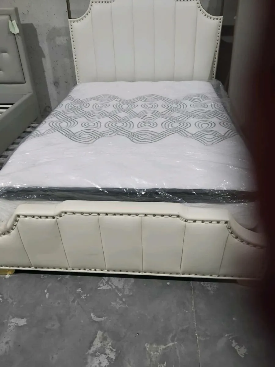 Beds and mattresses - Image 1