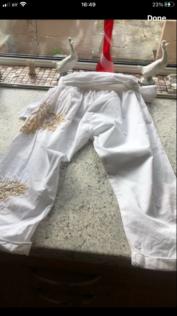 Girls BNWT trousers age 7 €10 - Image 2