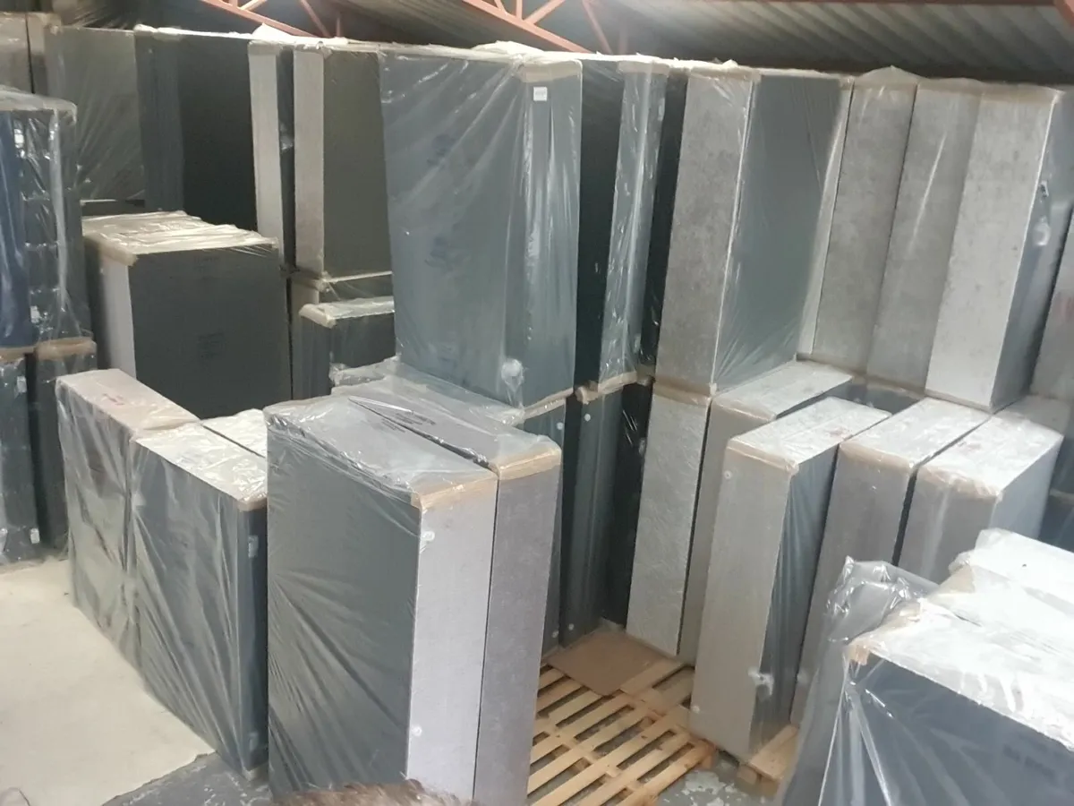 7mm  Laminated Click Flooring ! - Image 1