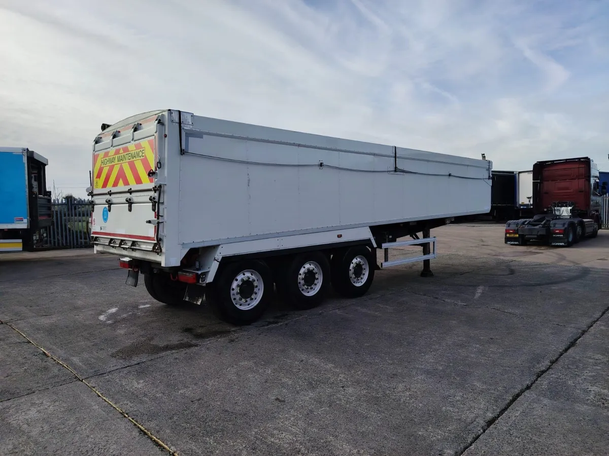 2019 Aggregate insulated tipper electrical cover - Image 1