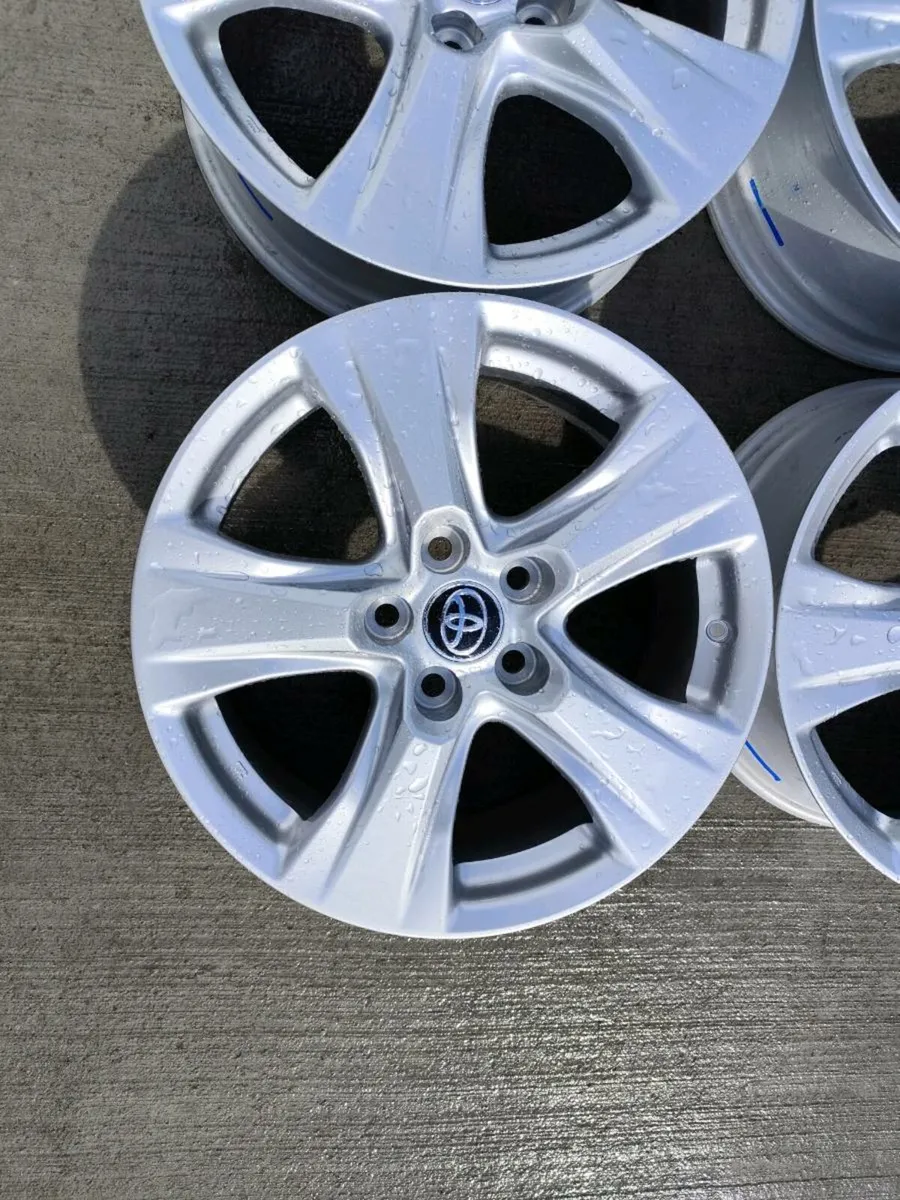 17" Toyota Rav 4 - Image 4