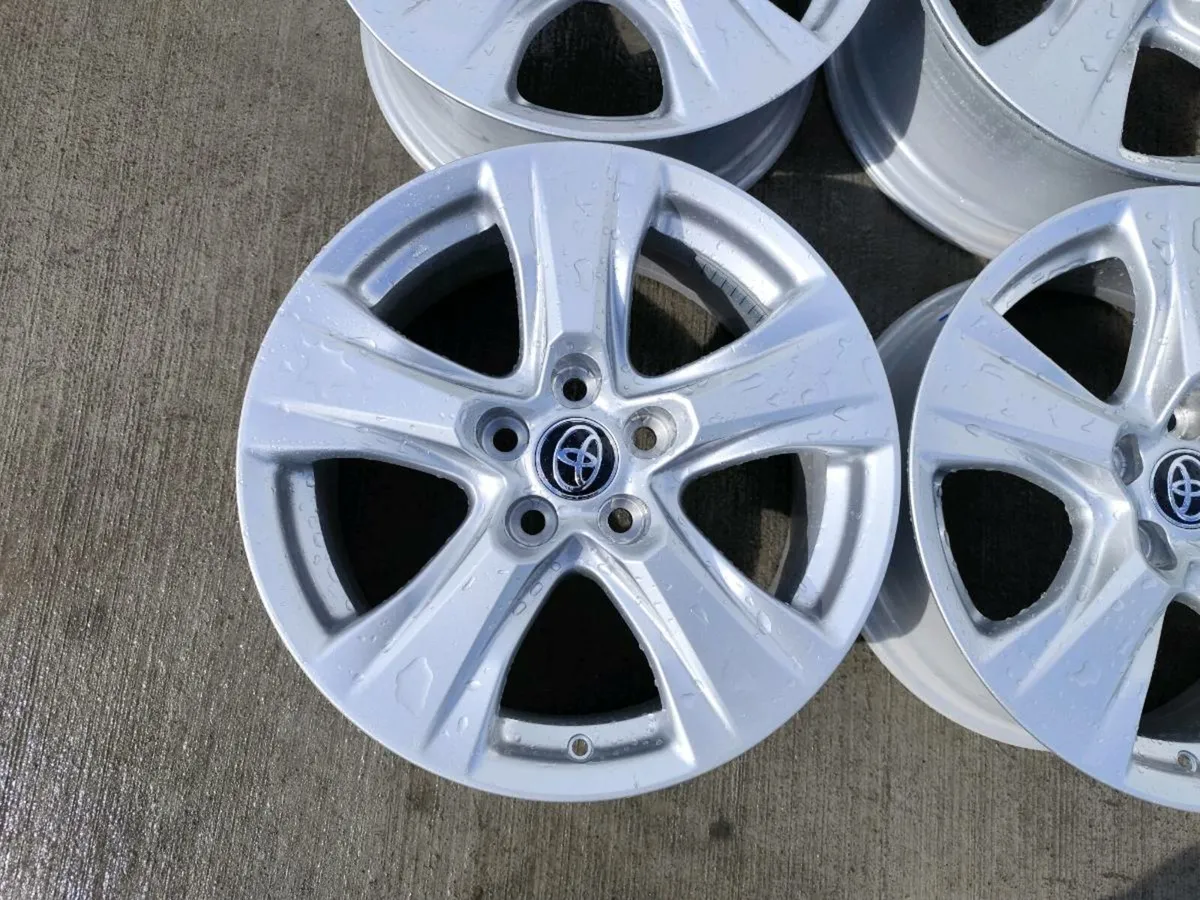 17" Toyota Rav 4 - Image 2
