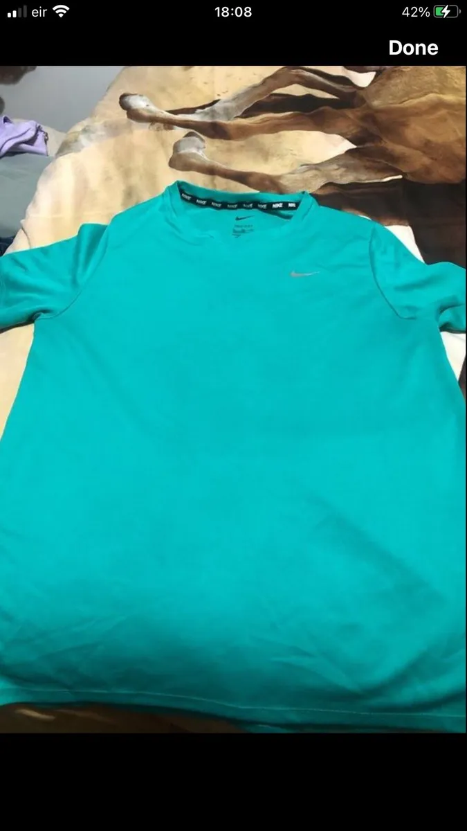 Boys Nike top size XL €5 - Image 1