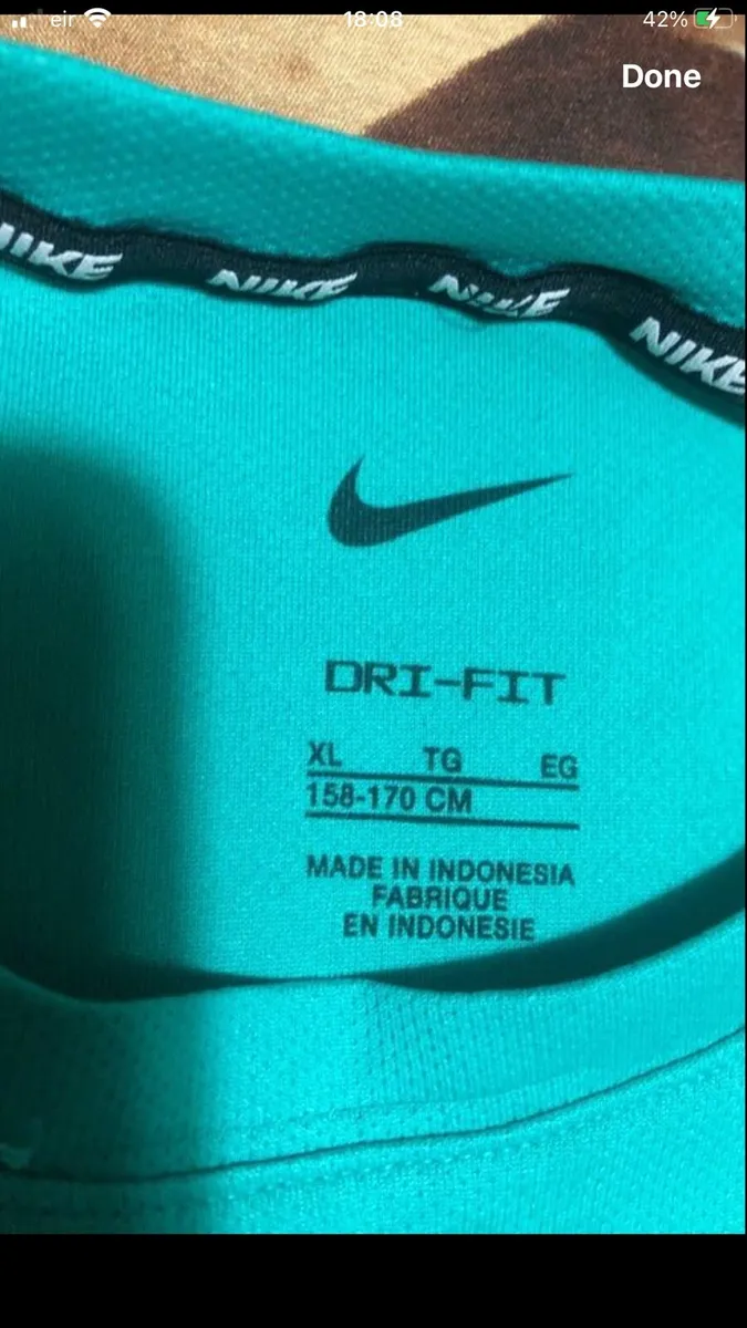 Boys Nike top size XL €5 - Image 3